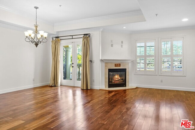 Foto del edificio - 1050 N Edinburgh Ave