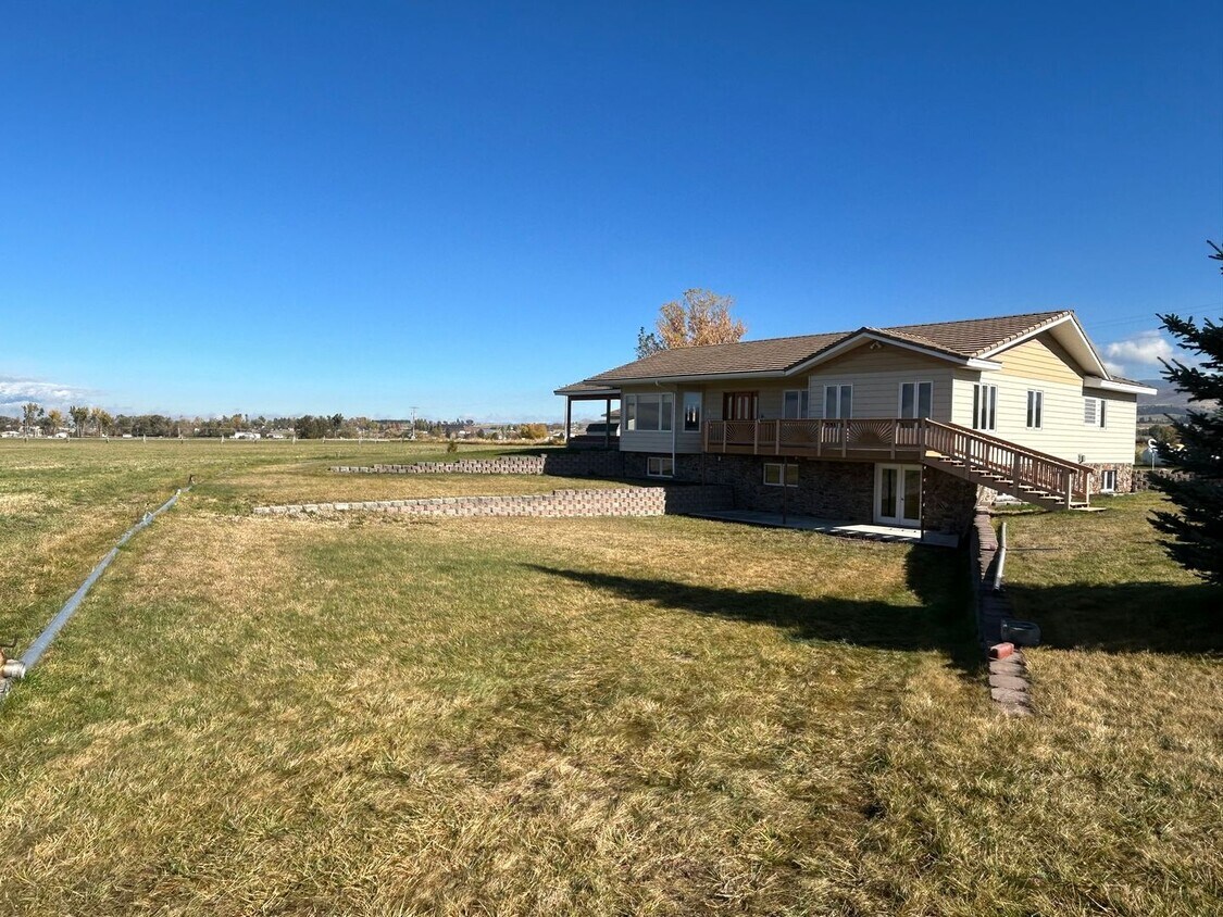 Primary Photo - Large home in Corvallis country setting