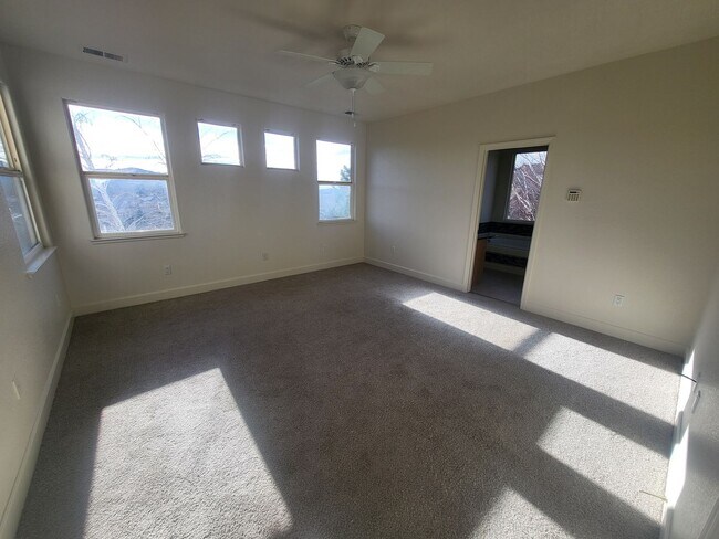 Foto del edificio - 2495 Table Rock Dr