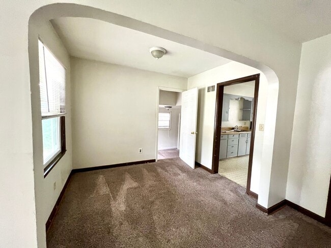 Building Photo - 3 Bedrooms Walking Distance to KSU!