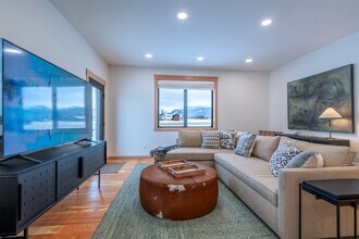 Building Photo - 3402 Alta Vista Dr