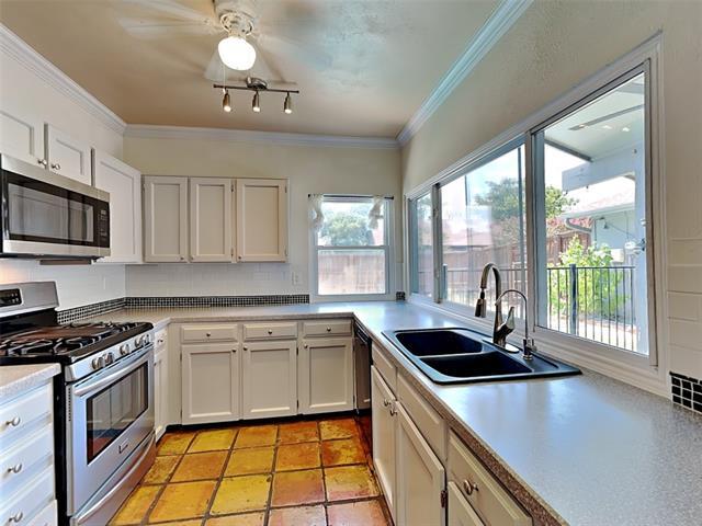 Building Photo - 1334 Forestglen Dr