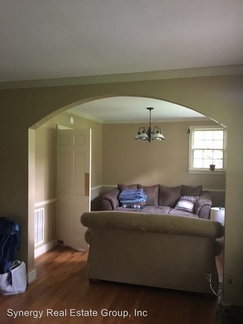 Building Photo - 3 br, 1.5 bath House - 1930 Castleman Dr