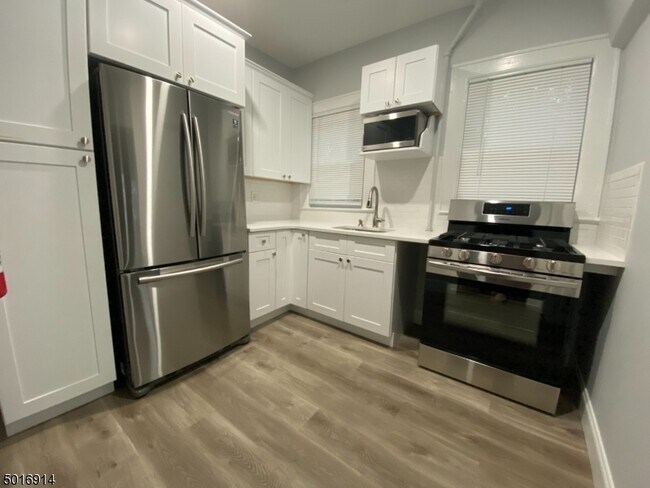 Building Photo - 2059 Westfield Ave