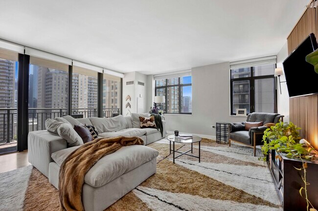 Foto del edificio - 630 N State St