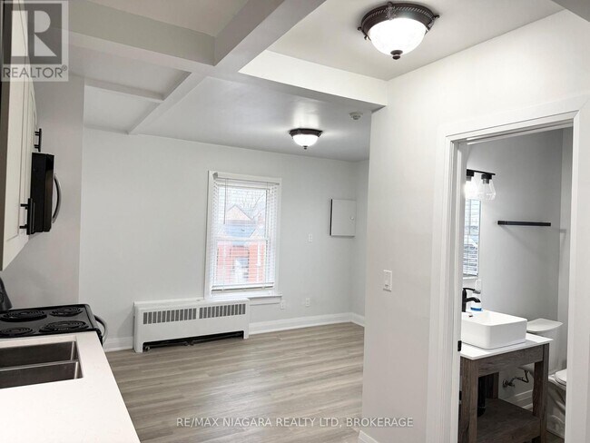 Photo du bâtiment - 4711 River Rd