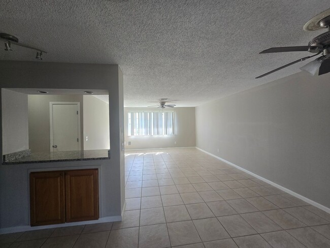 Building Photo - Condo for rent