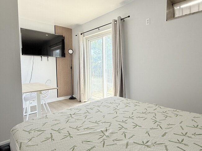 Photo du bâtiment - 1980 Wyandotte St W