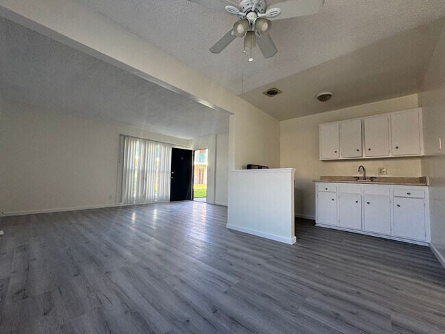 Foto del edificio - 2209 E Westport Dr