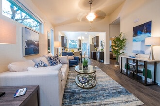 Building Photo - 6607 Lake Woodlands Dr