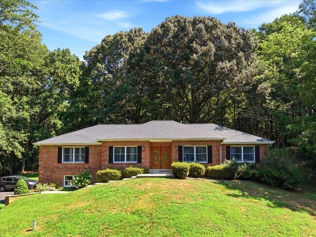 Foto del edificio - 2641 Dogwood Ln
