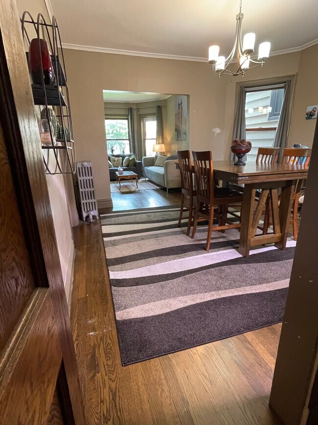 Dinning Room - 1421 W Granville Ave