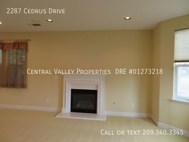Foto del edificio - 2287 Cedrus Dr