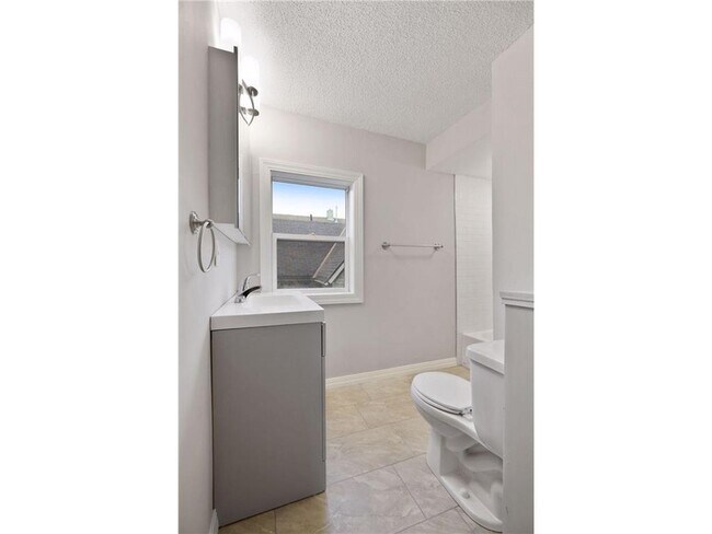 Foto del edificio - 4647 N Bryant Ave