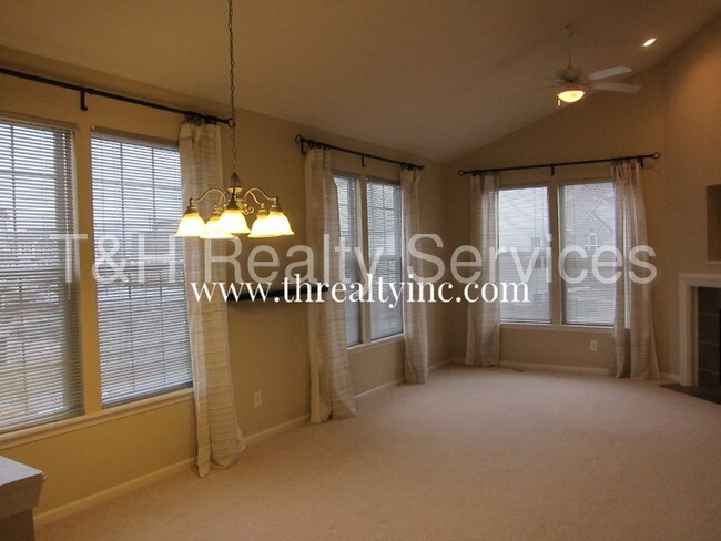 Building Photo - 13896 Willesden Cir