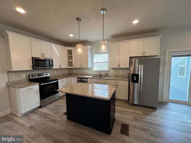 Building Photo - 9301 Heritage Village Ct