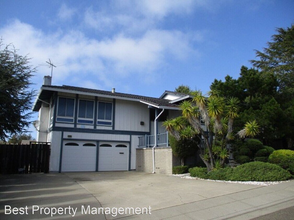 Primary Photo - 5 br, 3 bath House - 27951 Edgecliff Way
