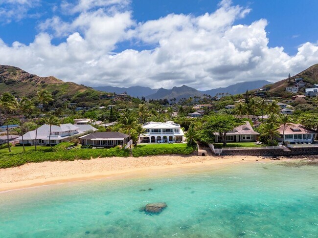 Foto del edificio - Premier Beachfront Home | Pool, Lanai, Attached Studio & Ocean Views