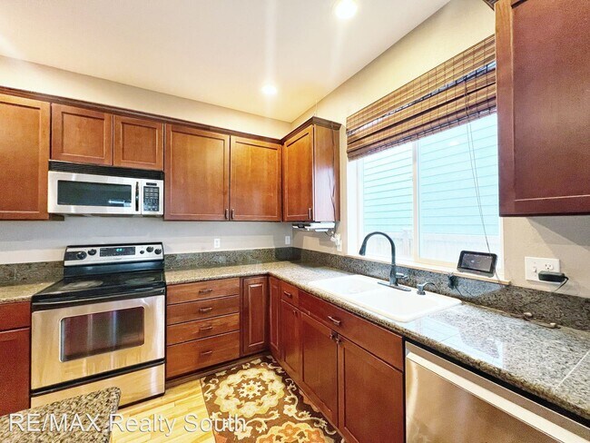 Building Photo - 5 br, 2.5 bath House - 28603 225th Ave SE