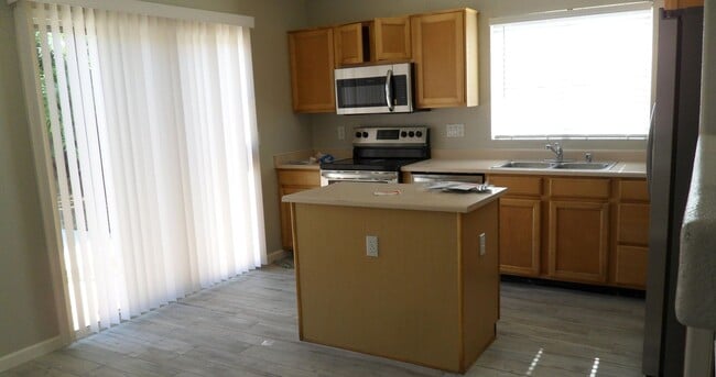 Foto del edificio - Brookside Village 3 Bed 2 Bath!