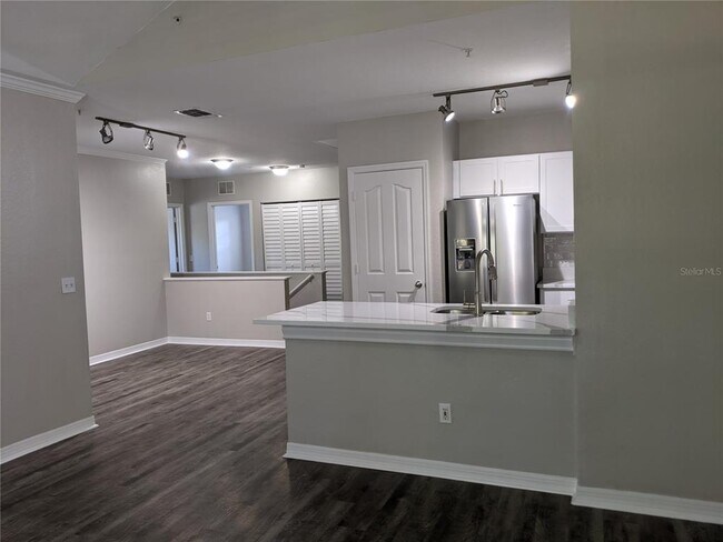 Foto del edificio - 4216 Centergate Ln