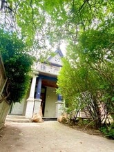 Building Photo - 157 Huron St