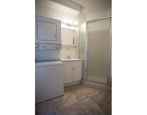 Foto del edificio - 2 Goodwin Pl