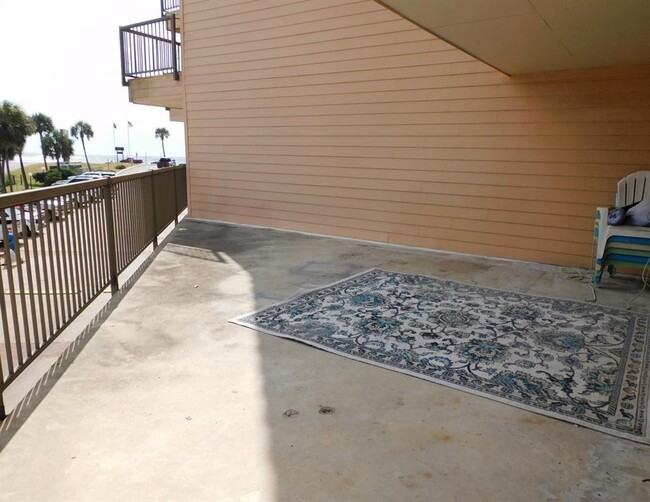 Building Photo - 9520 Seawall Blvd