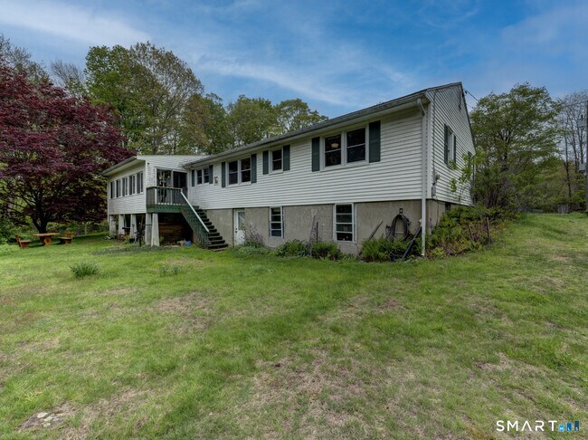 Foto del edificio - 384 Woodland Rd