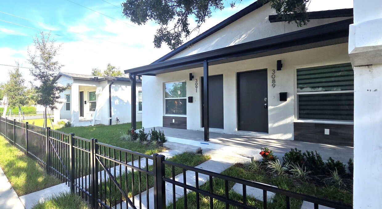Foto principal - 3089 15th Ave S