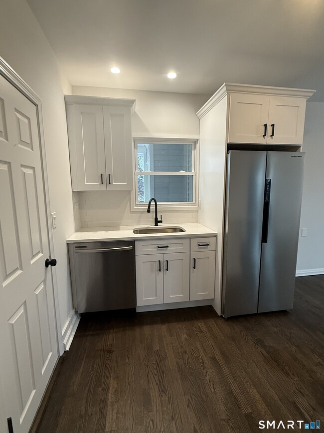 Building Photo - 349 Marlborough Terrace