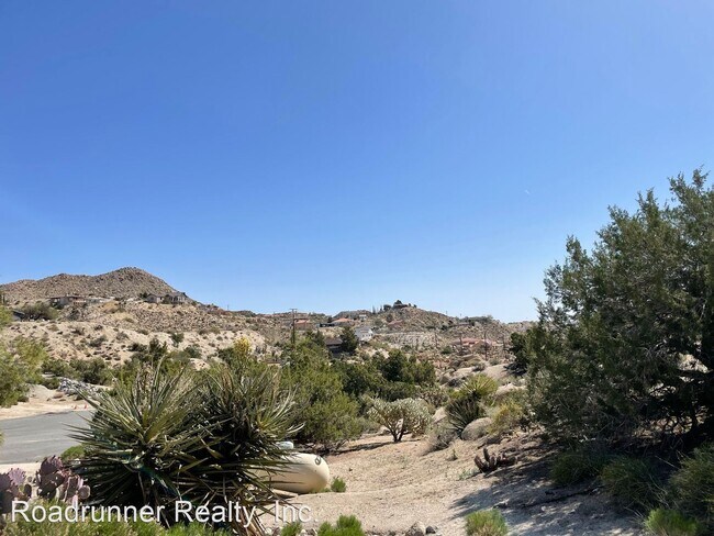Building Photo - 4 br, 2 bath House - 6231 Mirlo Rd