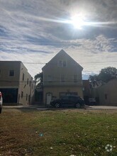 Building Photo - 17 S Macquesten Pkwy