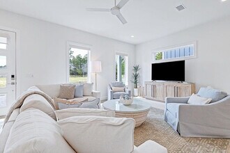 Building Photo - 68 Sarah St