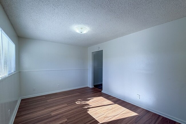 Building Photo - 424 Ponoma St