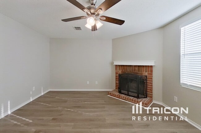 Building Photo - 16616 Jasmine Springs Dr