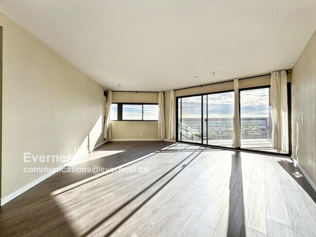 Foto del edificio - 100 Park Ave W
