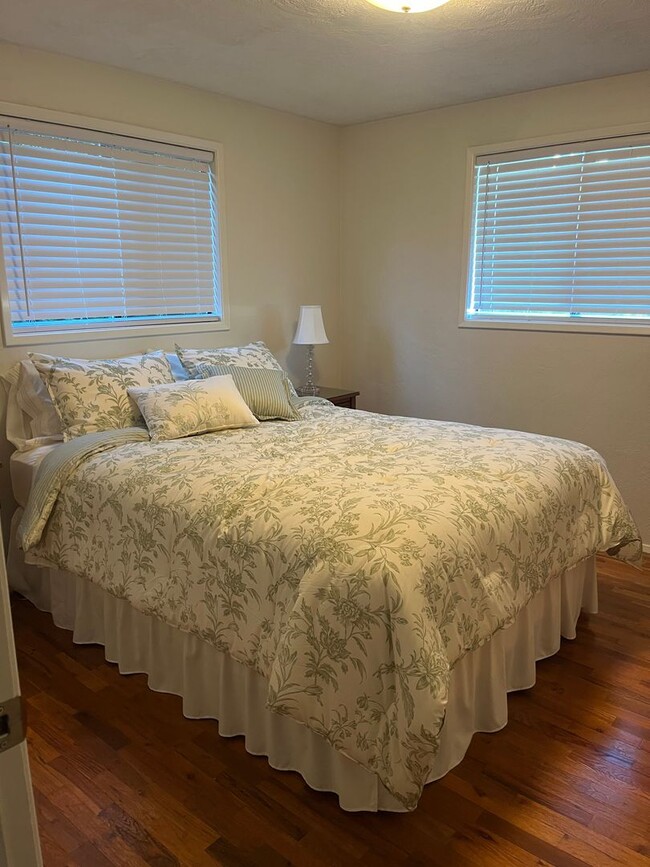 Building Photo - Nice 3 bedroom 2 bath home in Central Point