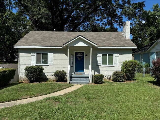 Building Photo - 2331 Woodlawn St