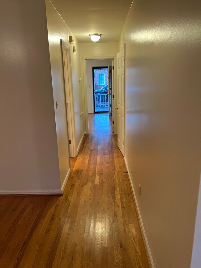 Building Photo - 410 21st St E