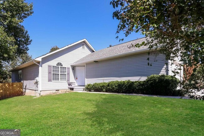 Building Photo - 1304 Larkwood Dr