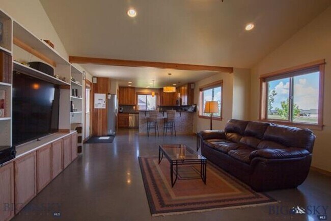 Foto del edificio - 3-Bedroom, 2-Bathroom Single-Level Home in Bozeman, MT