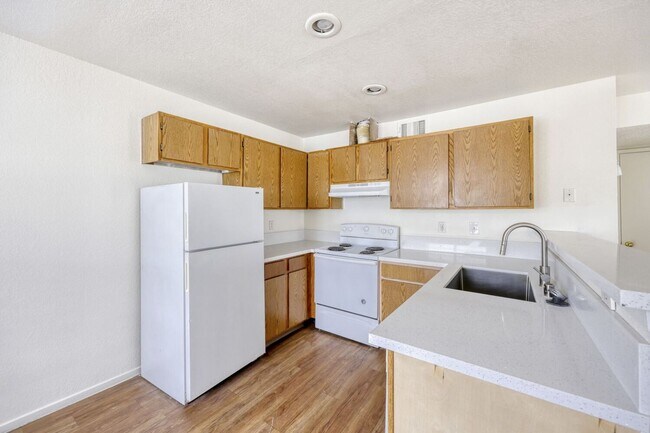 Building Photo - Cozy 2-Bedroom Apartment with Open Layout