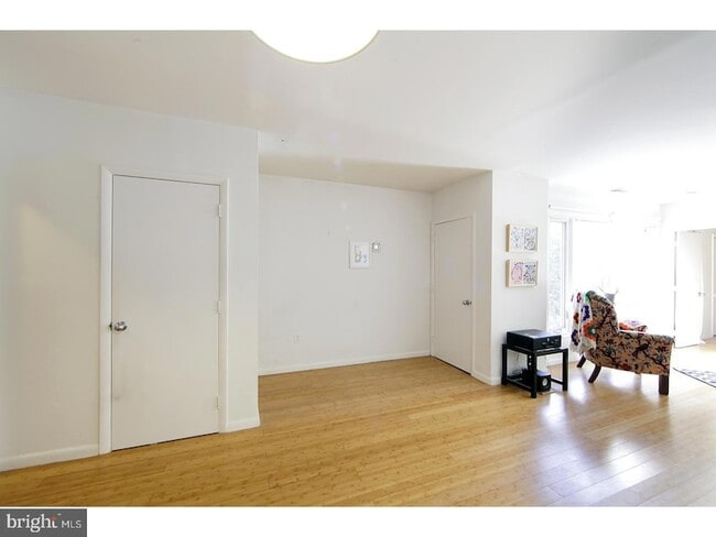 Building Photo - 447 Fairmount Ave