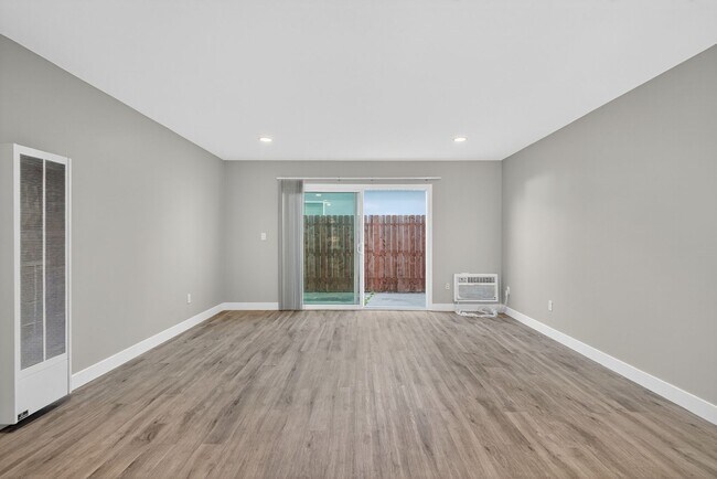 Foto del edificio - 13392 Magnolia St