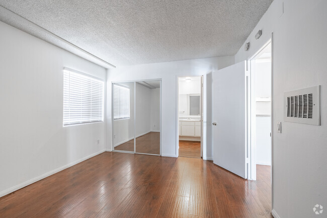 1BR, 1BA - 600SF - Bedroom - 13610 Valerio St