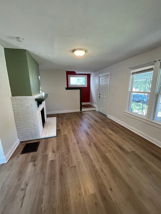 Dining Room - 633 S Terrace Ave