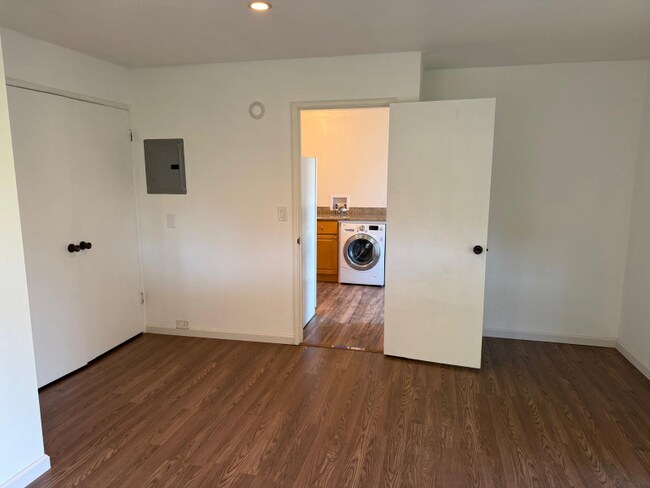 Foto del edificio - 607 Paso Nogal Rd