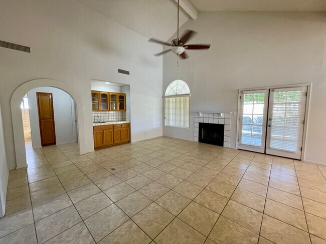 Building Photo - Mesa Del Sol Home