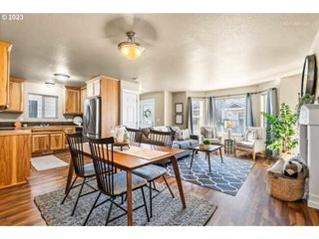 Building Photo - Beautiful 3 Bedroom Forest Grove Home!